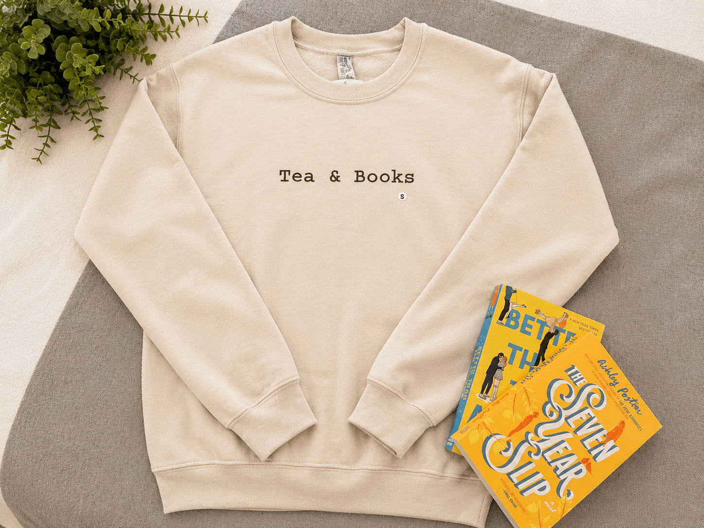 Tea & Books Crewneck